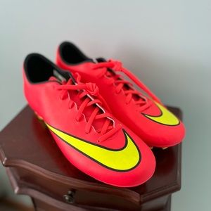 Nike Women’s Mercurial Outdoor Soccer Cleats, Size 8